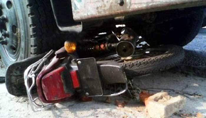 সাতক্ষীরায় ট্রাক চাপায় প্রাণ গেল ৩ বাইক আরোহীর