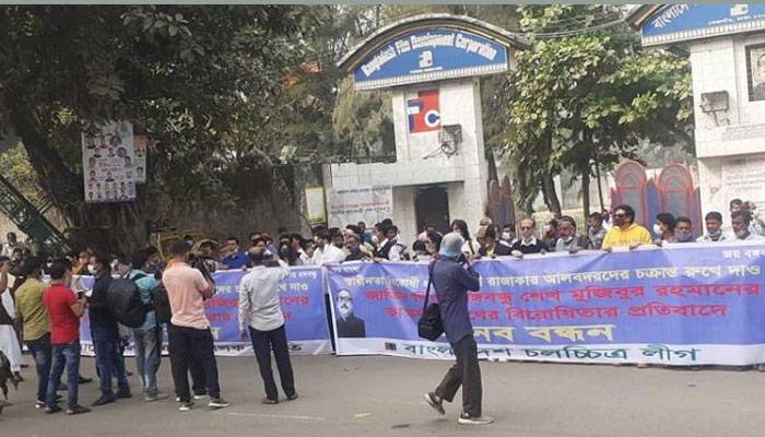 ভাস্কর্য ভাঙচুরের প্রতিবাদ চলচ্চিত্র শিল্পীদের