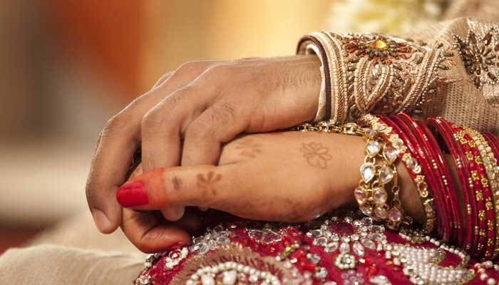 বিয়েতে কৃষকদের জন্য অর্থ সাহায্য চাইলেন তারা