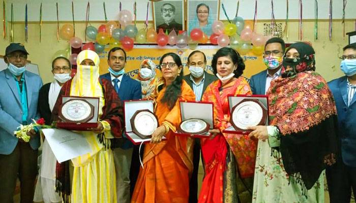 উল্লাপাড়ায় জয়িতা সংবর্ধনা প্রদান