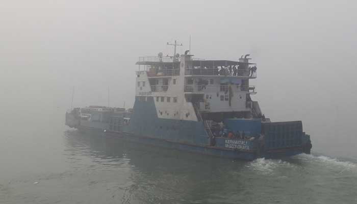 ১১ ঘণ্টা পর পাটুরিয়া-দৌলতদিয়ায় ফেরি চলাচল শুরু