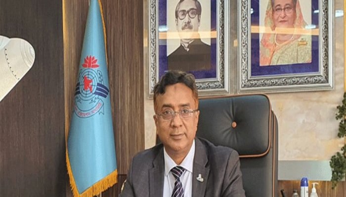 দুর্নীতি বন্ধে কর্মকর্তাদের ক্লাস নিচ্ছি