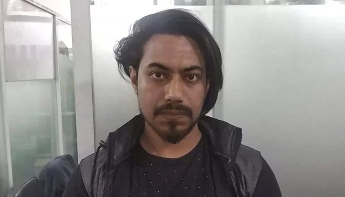 উঠতি বয়সীদের পর্নো ভিডিও পৌঁছে দিতেন আজম
