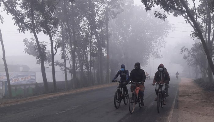 শীতে কাঁপছে উত্তরাঞ্চল