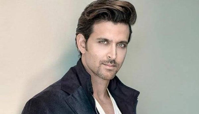 নতুন বছরে হৃতিকের ড্রোন সেলফি