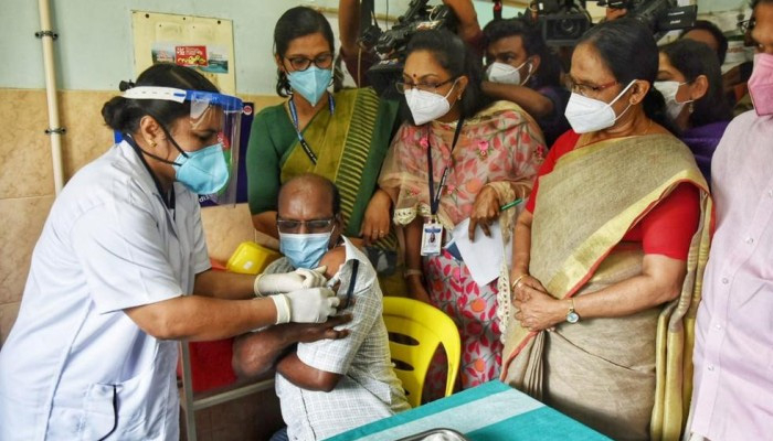 ভারতে ৩ কোটি করোনাযোদ্ধাকে বিনামূল্যে টিকা দেওয়া হবে