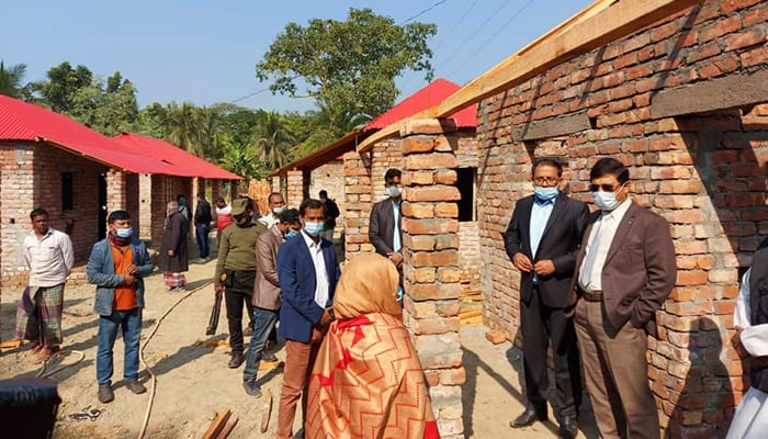 খুলনায় এগিয়ে চলছে ভূমিহীনদের জন্য গৃহনির্মাণ কাজ