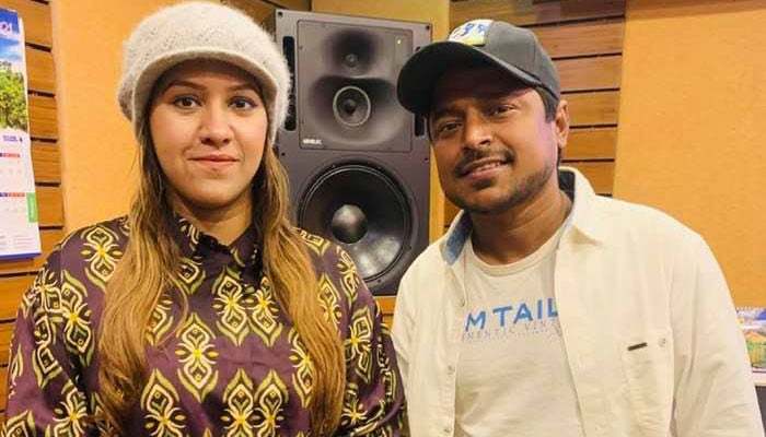 ঝন্টুর সেই ছবির টাইটেল গান গাইলেন পূজা ও মিলন