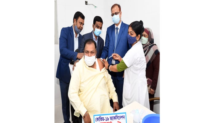 টিকা নিয়ে ভয় কেটেছে, ব্যবস্থাপনা নিয়েও খুশি মানুষ
