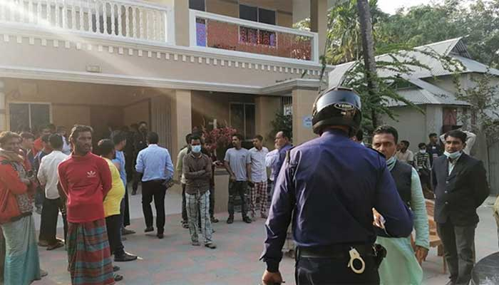 স্বাস্থ্য স‌চি‌বের বা‌ড়ি‌তে হামলার ঘটনায় ২ মামলা, ক‌টিয়াদীর ওসি প্রত্যাহার