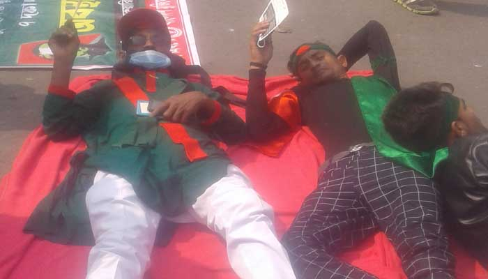 মুক্তিযোদ্ধা কোটা পুনর্বহালের দাবিতে শাহবাগ অবরোধ