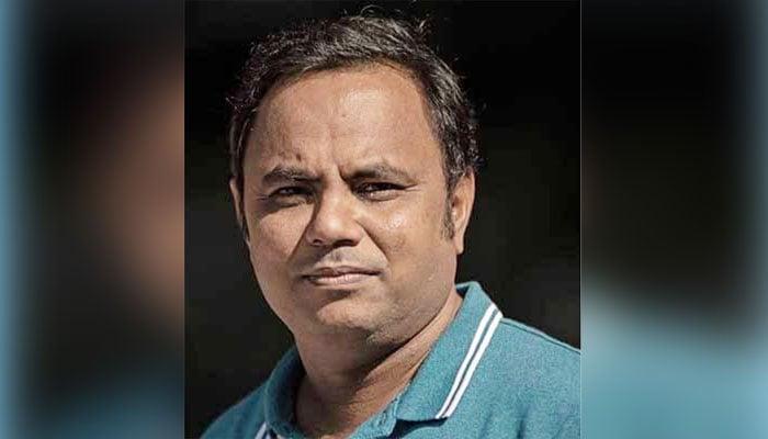 গ্রাহকের ঘাড়ে উচ্চ কর