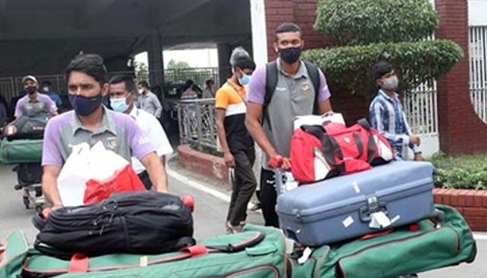 ফিরেই হোম কোয়ারেন্টাইনে মুমিনুলরা
