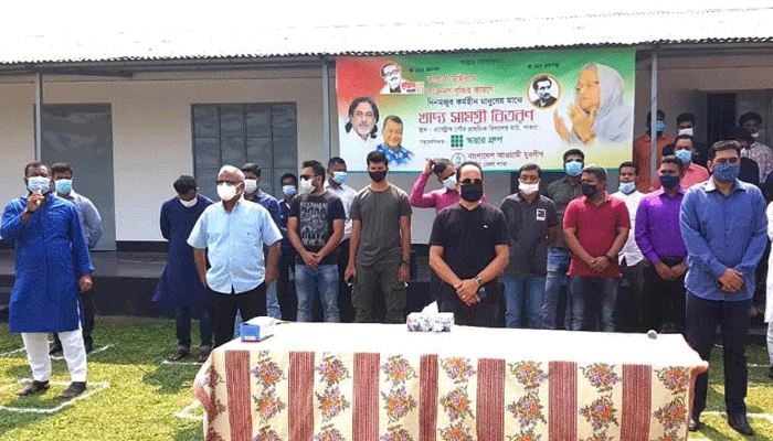পাবনায় ৬ শতাধিক কর্মহীন পরিবারে খাদ্যসামগ্রী বিতরণ
