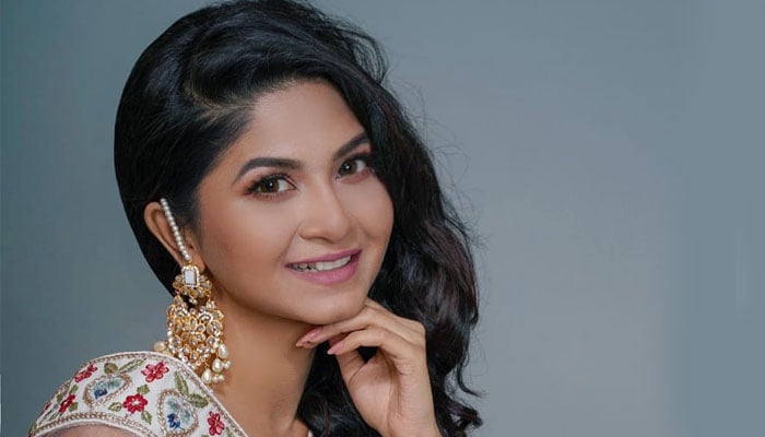 একদিন হঠাৎ দেখি আমি নেই: স্পর্শিয়া