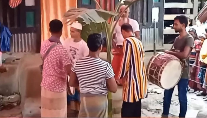ঢাকঢোল পিটিয়ে রোগীর চিকিৎসা, পুলিশ দেখে কবিরাজের ভো দৌড়