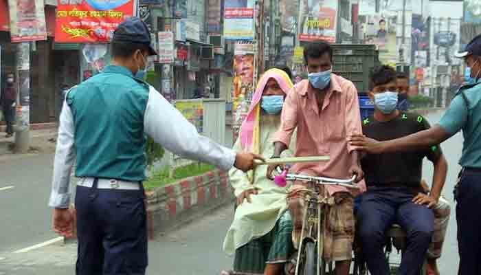 রংপুরে মোড়ে মোড়ে পুলিশ চেকপোস্ট