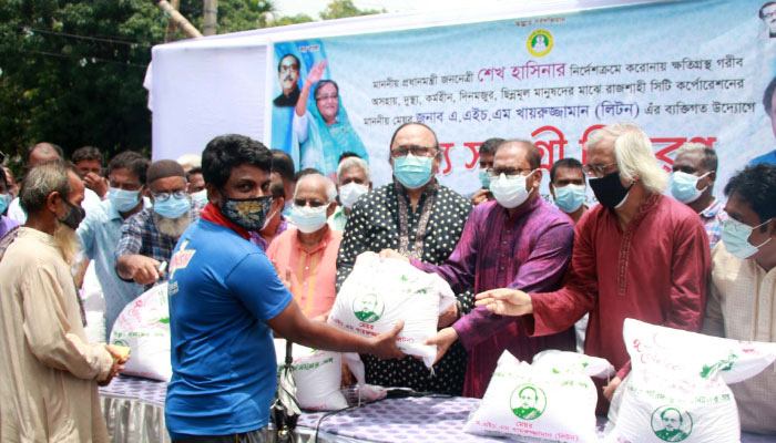 ১২ হাজার পরিবারকে খাদ্যসামগ্রী দিচ্ছেন রাসিক মেয়র