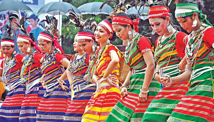 আদিবাসীদের বিলুপ্তির দিকে ঠেলে দেওয়া হচ্ছে