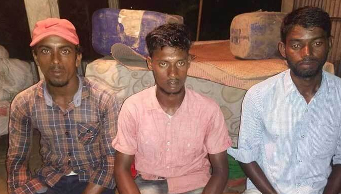 বিজয়নগরে ট্রলার ডুবি: মাঝিসহ আটক ৩