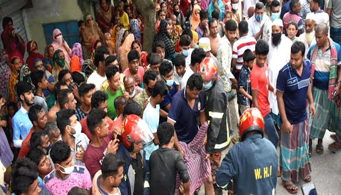 সেপটিক ট্যাঙ্ক পরিষ্কার করতে গিয়ে বাবা-ছেলের মৃত্যু