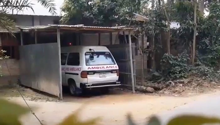 দরিদ্র প্রসূতি ও অসহায় রোগী পরিবহনে বিনামূল্যে অ্যাম্বুলেন্স সেবা