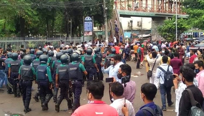 ইভ্যালির সিইও-চেয়ারম্যানের মুক্তির দাবিতে শাহবাগে বিক্ষোভ
