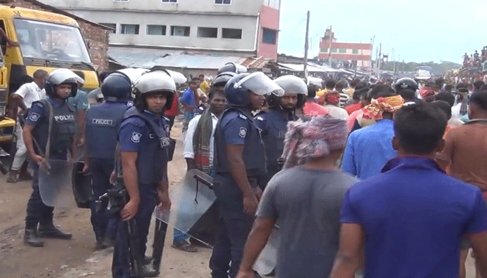 কমিটি গঠন নিয়ে মুখোমুখি শ্রমিকরা