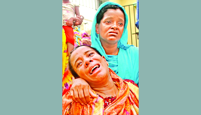 ছোট্ট টুম্পাকে বুকে ঠাঁই দিল কচুরিপানা