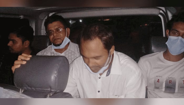 সরকারি চাকরির নামে টাকা হাতিয়ে নেওয়া চক্রের আটক ২
