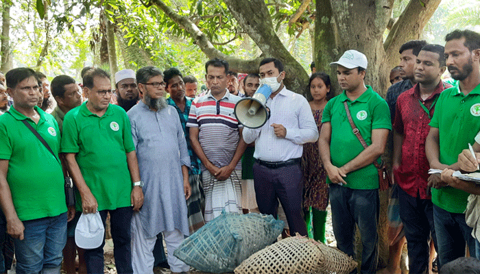 চলনবিলে ২০ বকপাখিসহ ৫ শিকারি আটক