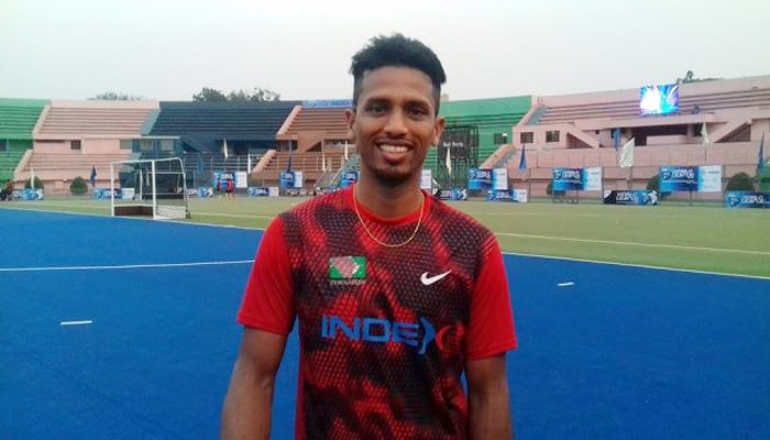 মারামারি করে নিষিদ্ধ হকির জিমি