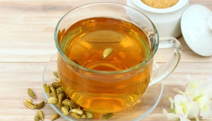 খালি পেটে এলাচ ভেজানো পানি খেলে কী হয়