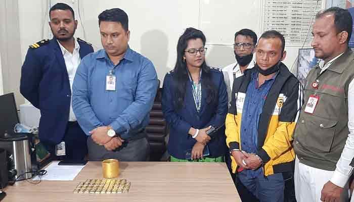 জুসারের ভেতর সাড়ে ৩ কোটি টাকার স্বর্ণ