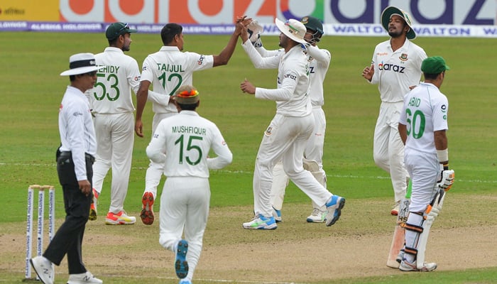 প্রথম সেশনে বাংলাদেশ-পাকিস্তান সমানে সমান