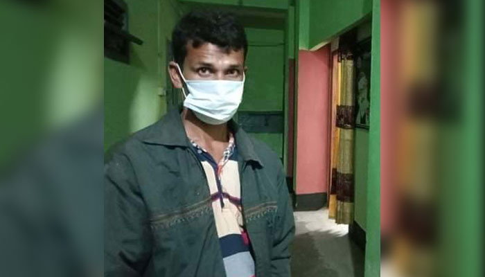 বিরামপুরে দেড় কোটি টাকার সাপের বিষ উদ্ধার, আটক ১
