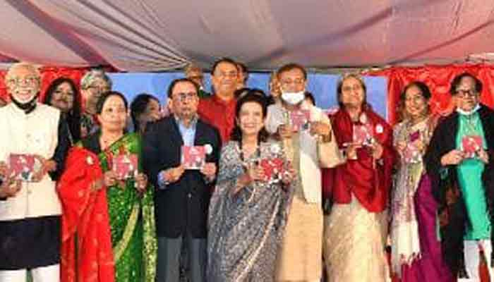 ‘বঙ্গবন্ধুকে নিয়ে গান’ অ্যালবামের মোড়ক উন্মোচন করলেন তিন মন্ত্রী