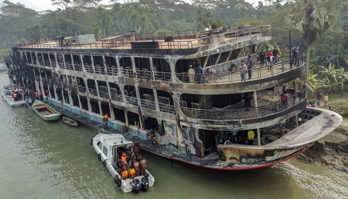 অভিযান-১০ লঞ্চের ৩ মালিককে আদালতে হাজিরের নির্দেশ
