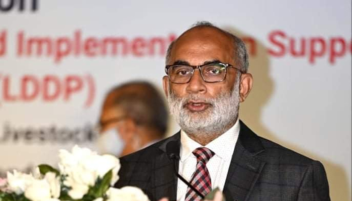 প্রাণিজাতপণ্যের বহুমুখীকরণে গুরুত্ব দিচ্ছে সরকার: শ ম রেজাউল করিম