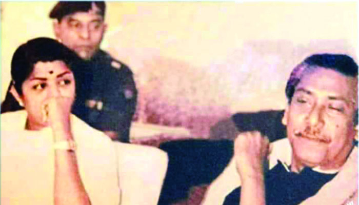 লতায় বাঁধা চার প্রজন্ম