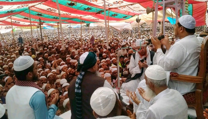 আখেরি মোনাজাতে শেষ হলো চরমোনাই মাহফিল