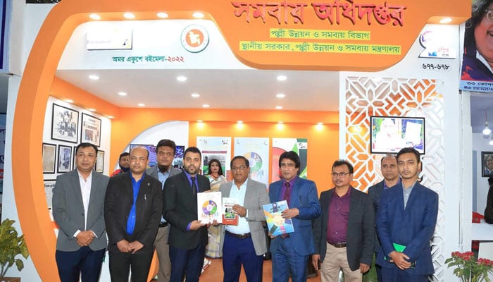সমবায় অধি‌দপ্তরের স্টলে পাওয়া যাচ্ছে উন্নয়ন ও সমবায় সম্পর্কিত বিভিন্ন গ্রন্থ