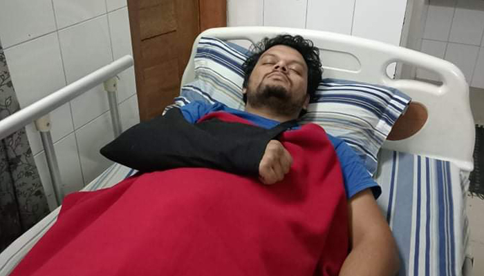 'শুধু এক হাতেই বহন করছি শটগানের ৩৪টা মেটাল'