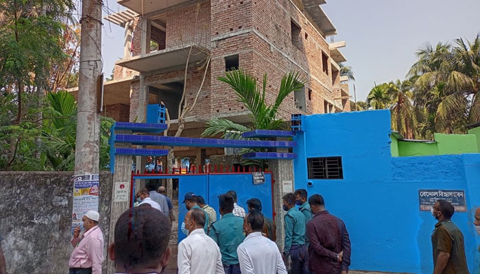 ভবনের নকশাবহির্ভূত অংশ ভেঙে দিল কেডিএ