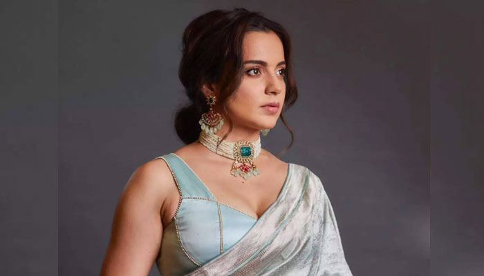 সঞ্চালনায় এসেও লাগামহীন কঙ্গনা