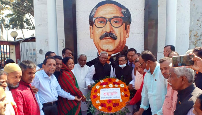 কোটালীপাড়ায় জাতির পিতার প্রকৃতিতে শ্রদ্ধা নিবেদন