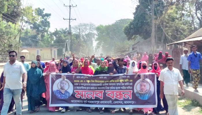 চিঠি লিখে স্কুলছাত্রীর আত্মহত্যা: অভিযুক্তের সহযোগীদের গ্রেপ্তারের দাবিতে বিক্ষোভ