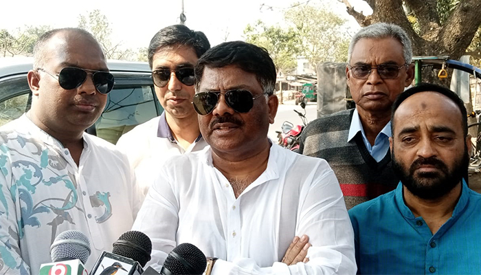 চাঁপাইনবাবগঞ্জে বিএনপির জনসভায় দুলুকে ঢুকতে না দেয়ার অভিযোগ