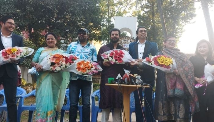 জায়েদ খানকে শপথ পড়ালেন ইলিয়াস কাঞ্চন