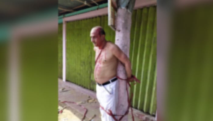 আওয়ামী লীগ নেতাকে গাছের সঙ্গে বেঁধে মারধর, ছবি ভাইরাল